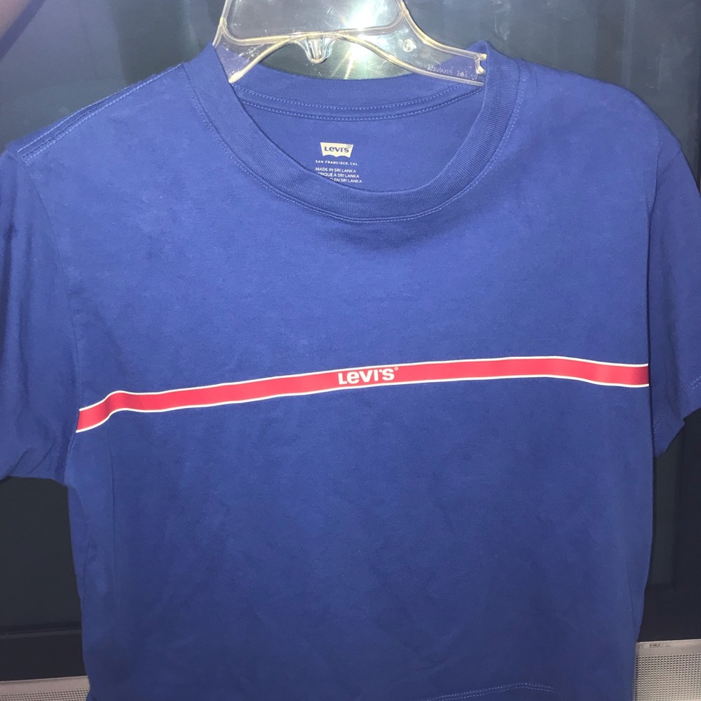 Levi’s crop. Top shirt size small